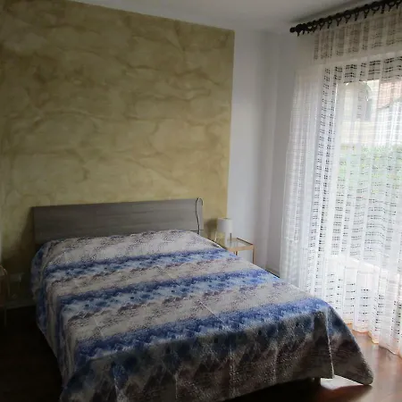 Red Rose Apartment Stresa